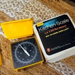 Vintage Kitchen King Yellow Kitchen Scale w Box